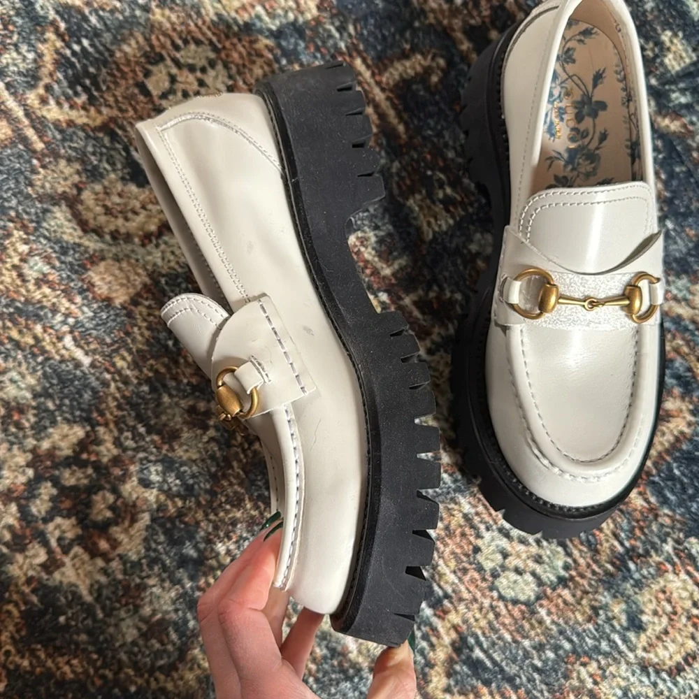 Gucci platform horsebit loafers in white - Picture 2 of 7